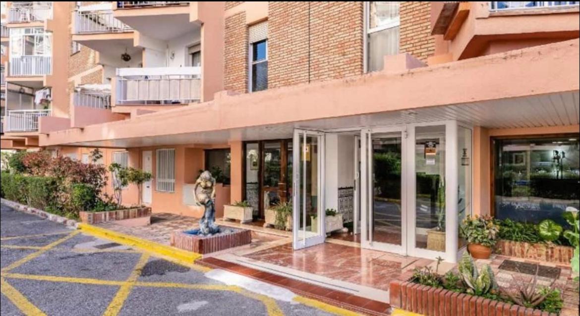 Piso Centrico En Calle Luis Vives 1, Benalmádena Exteriör bild